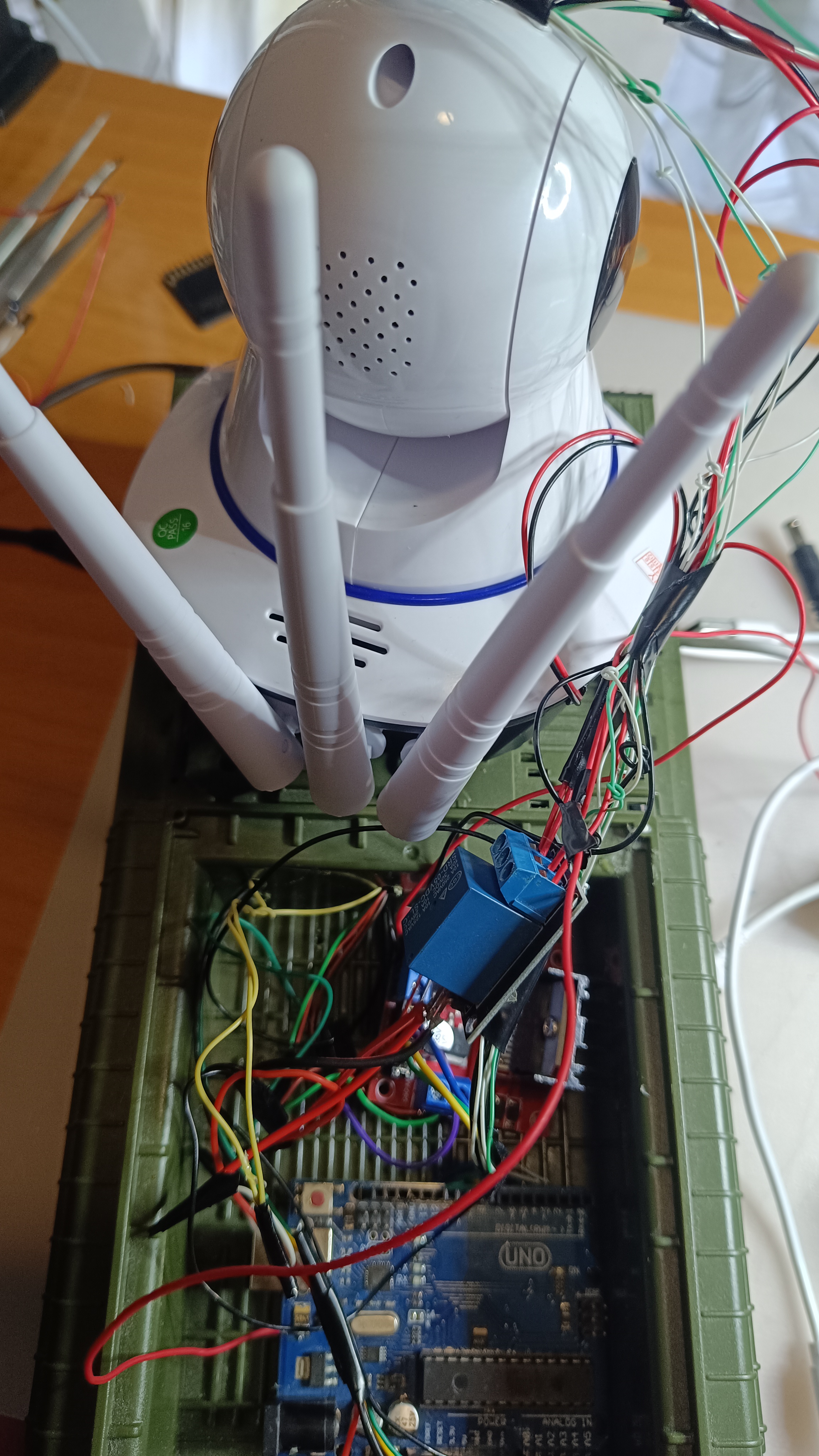 Electronics on toy tank